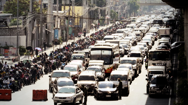 NO DISTANCING Heavy traffic returns on Marcos Highway, as police inspect motorists passing the road on the first day of work amid the implementation of the modified enhanced community quarantine. (Photo by NIÑO JESUS ORBETA / Philippine Daily Inquirer)