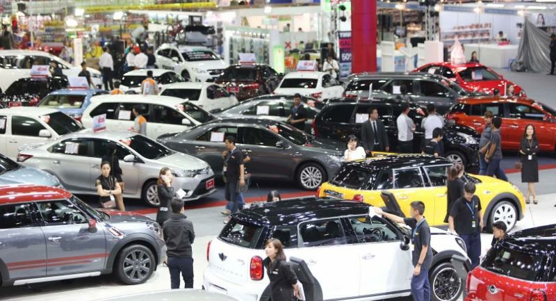 Auto leasing firms take foot off the accelerator Auto leasing firms take foot off the accelerator