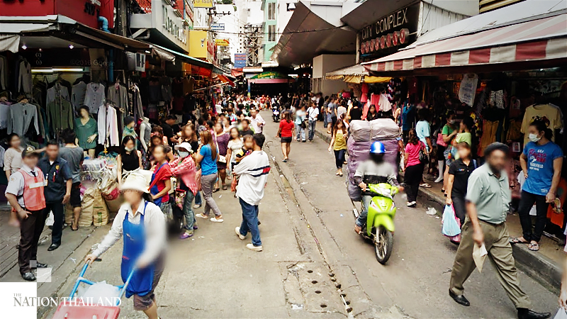 Crowded Bangkok shopping area threatened with closure Crowded Bangkok shopping area threatened with closure