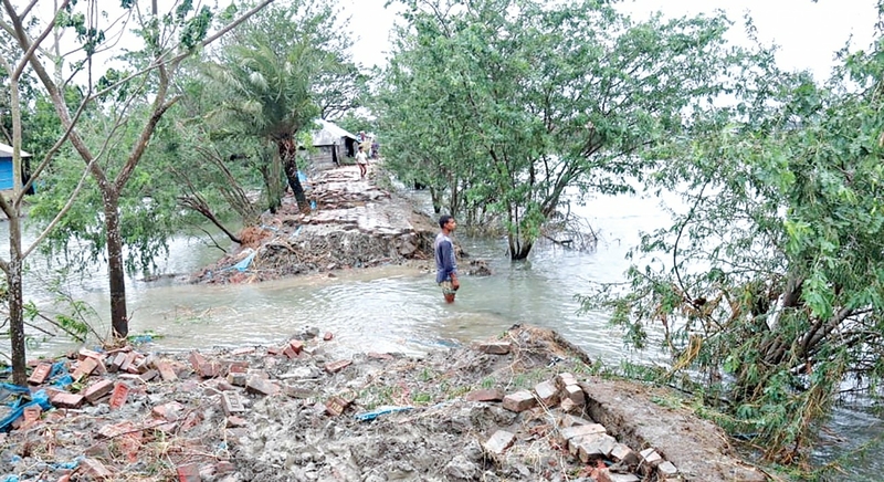 Amphan inflicts massive damage Amphan inflicts massive damage