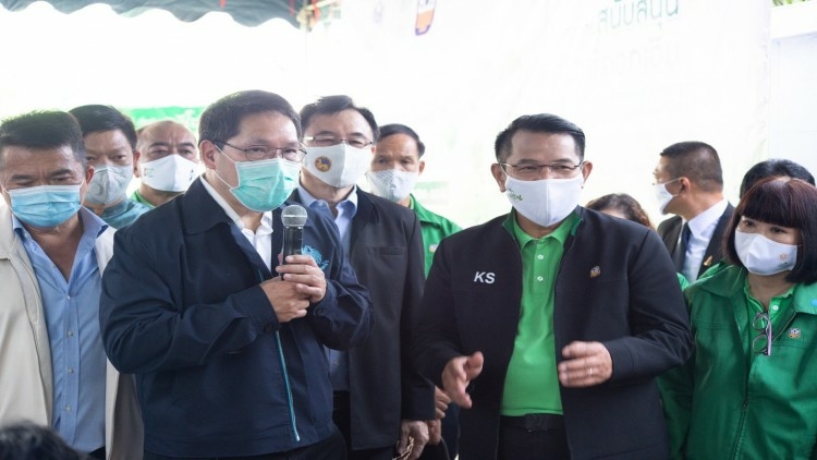Uttama meets farmers, SME operators in Nakhon Pathom Uttama meets farmers, SME operators in Nakhon Pathom