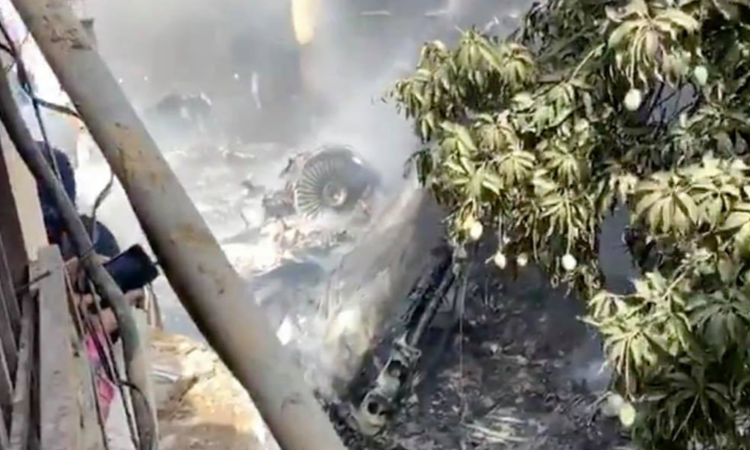97 killed as plane crashes into residential area near Karachi airport 97 killed as plane crashes into residential area near Karachi airport