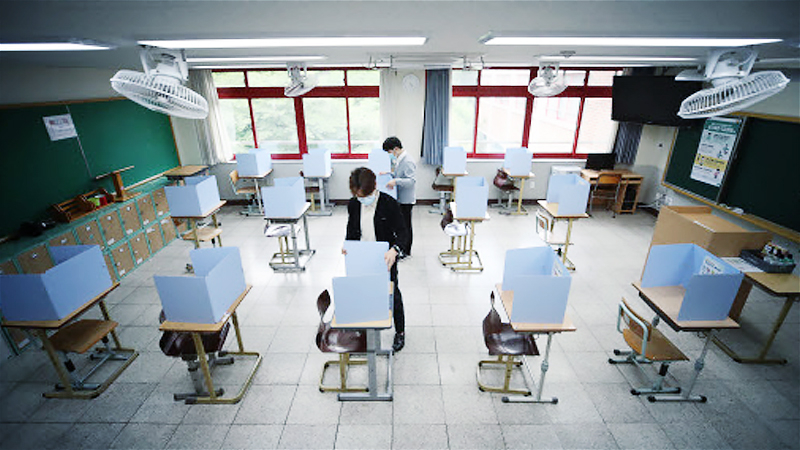 More students return to school in S. Korea More students return to school in S. Korea
