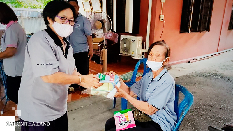 Over a million public health volunteers given CPF food discount coupons Over a million public health volunteers given CPF food discount coupons