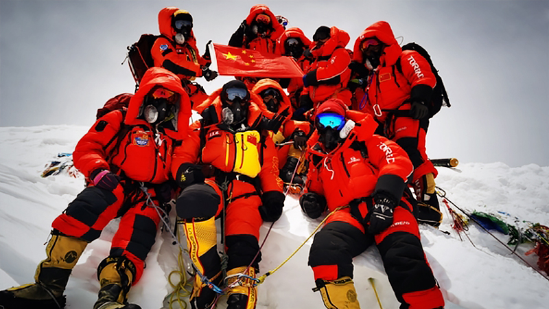 Chinese surveyors set records while measuring Qomolangma Chinese surveyors set records while measuring Qomolangma