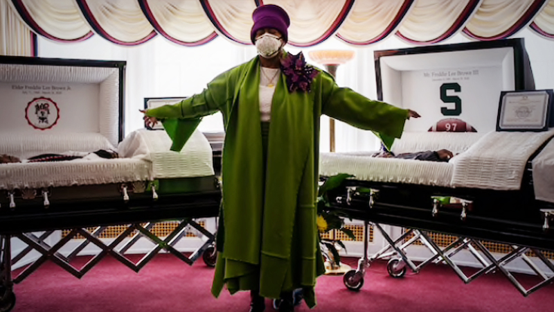 The U.S. death toll has reached 100,000. The pandemic has exposed the nation's vulnerabilities and dangerous divide. The U.S. death toll has reached 100,000. The pandemic has exposed the nation's vulnerabilities and dangerous divide.