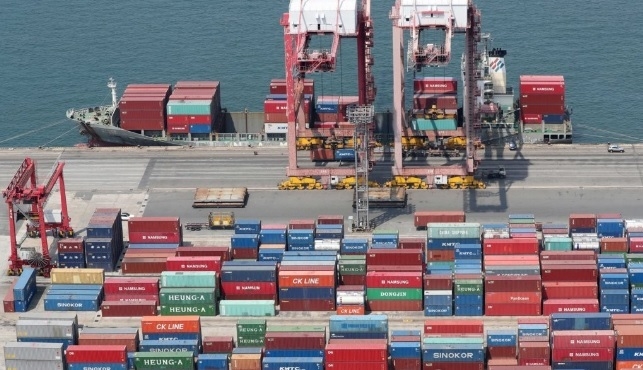 Green shoots emerge in world economy as virus lockdowns ease Green shoots emerge in world economy as virus lockdowns ease