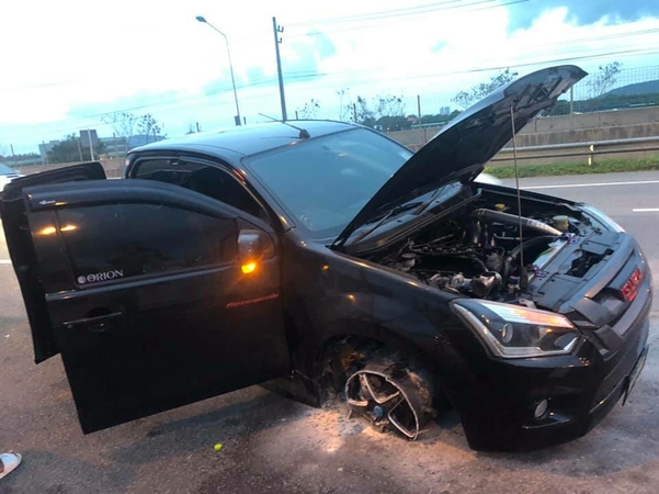 Tyre blowout slams brakes on alleged drug dealers' escape plans Tyre blowout slams brakes on alleged drug dealers' escape plans