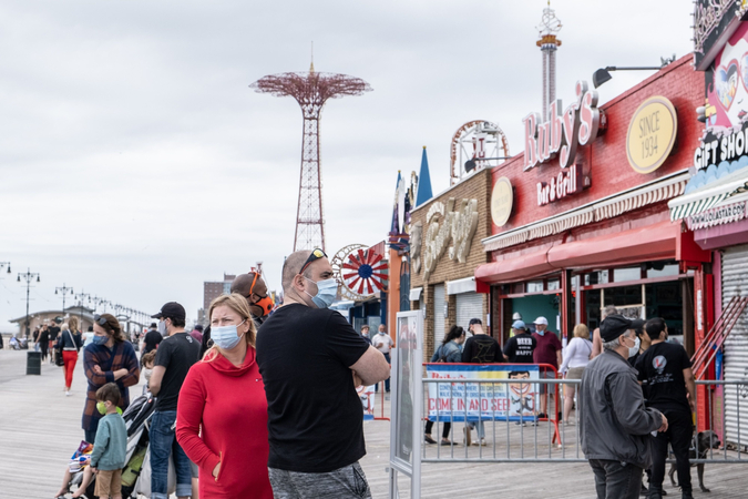 U.S. consumer spending plunges; government aid boosts incomes U.S. consumer spending plunges; government aid boosts incomes