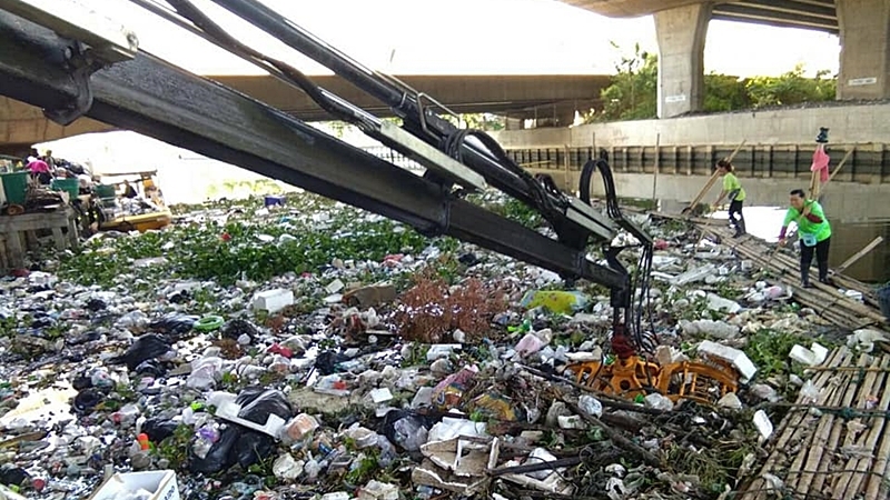 Bangkok governor warns of flood threat from mounting garbage in canals Bangkok governor warns of flood threat from mounting garbage in canals
