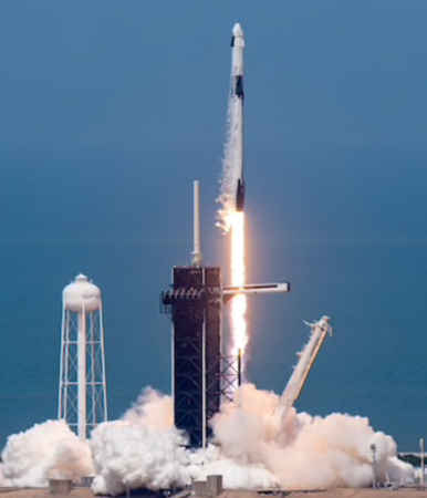 SpaceX capsule on its way to its historic rendezvous with the space station SpaceX capsule on its way to its historic rendezvous with the space station