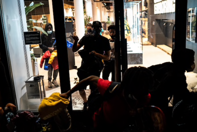 Protesters loot a North Face store in New York on May 30, 2020. MUST CREDIT: Washington Post photo by Jabin Botsford.