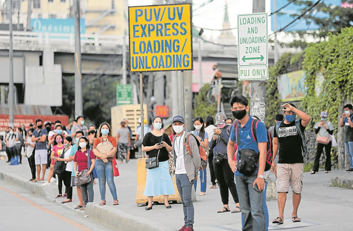 Chaos as thousands return to work in Metro Manila Chaos as thousands return to work in Metro Manila