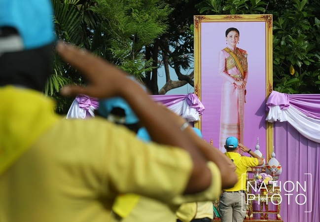 Bangkok park beautified for HM Queen’s birthday Bangkok park beautified for HM Queen’s birthday
