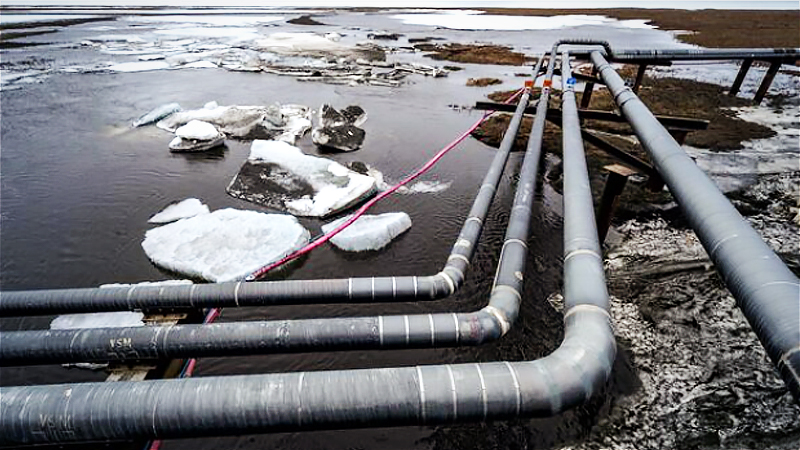 Pipelines extend across the landscape outside Nuiqsut, Alaska, in 2019. MUST CREDIT: Washington Post photo by Bonnie Jo Mount