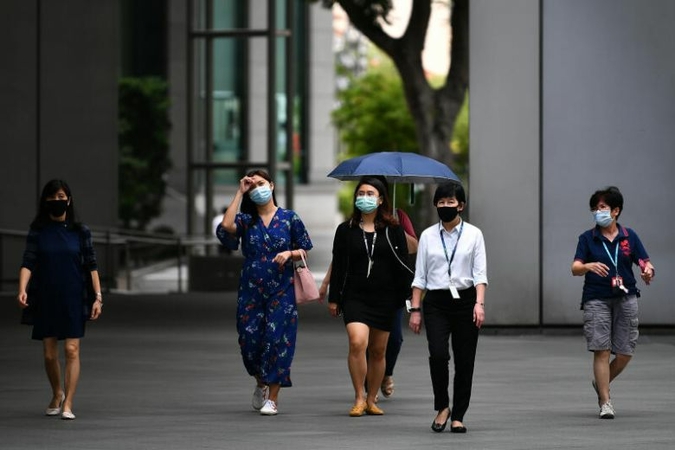 38 per cent of firms polled during the circuit breaker period expect headcount to fall in the July to September quarter. ST PHOTO: LIM YAOHUI