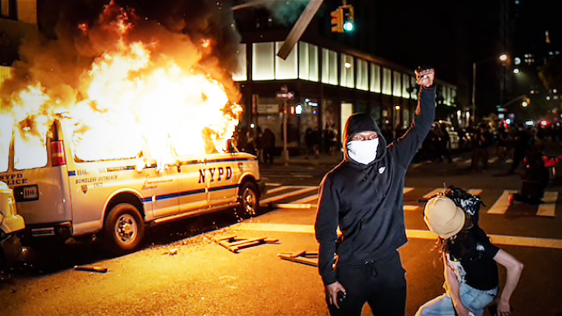 Protesters burn police vehicles on May 30, 2020, as they march around downtown New York after the death of George Floyd. MUST CREDIT: Washington Post photo by Jabin Botsford