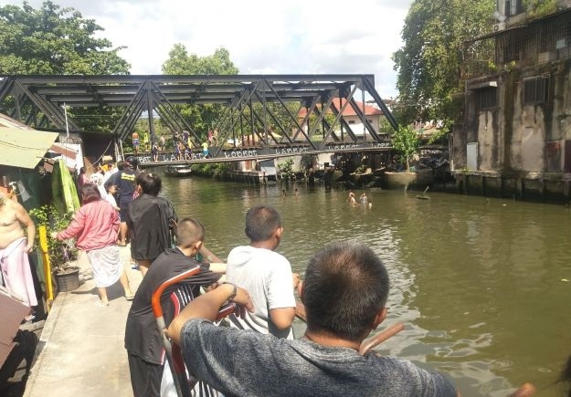 Boy, 14, diving in Saen Saeb Canal dies after being hit by taxi boat Boy, 14, diving in Saen Saeb Canal dies after being hit by taxi boat