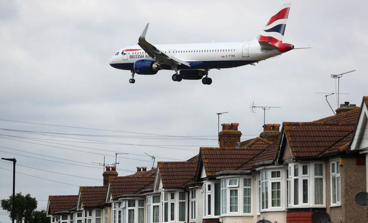 Airlines are suing the U.K. to lift self-isolation rules for travelers Airlines are suing the U.K. to lift self-isolation rules for travelers