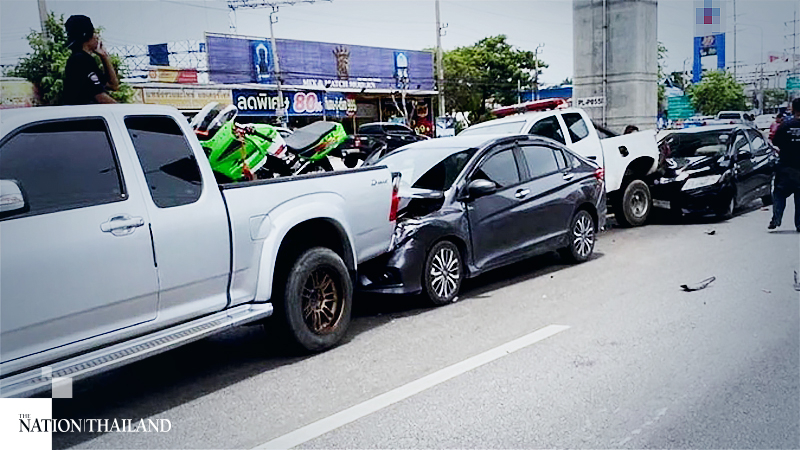 10-vehicle pile-up in Nonthaburi causes huge traffic jam 10-vehicle pile-up in Nonthaburi causes huge traffic jam