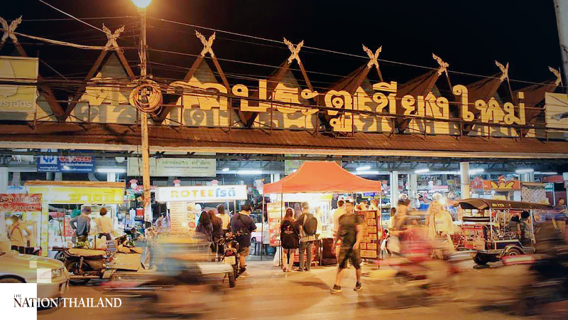 Street markets in Chiang Mai’s Meaung district come alive as curfew goes Street markets in Chiang Mai’s Meaung district come alive as curfew goes