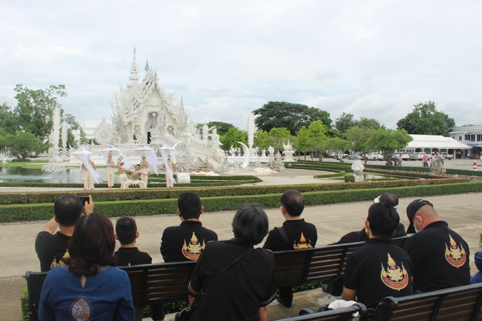 White Temple reopens with dancing, free tickets, but zero Chinese tourists White Temple reopens with dancing, free tickets, but zero Chinese tourists