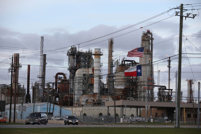 Saudi oil exports to U.S. plunge toward lowest level in 35 years Saudi oil exports to U.S. plunge toward lowest level in 35 years