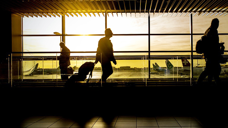 United vows to ban passengers who refuse to wear face masks United vows to ban passengers who refuse to wear face masks