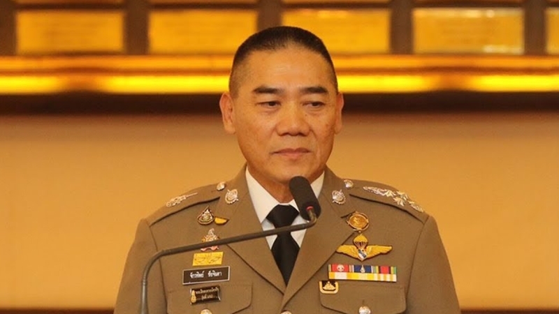 Don’t think about politics, police chief warns youth Don’t think about politics, police chief warns youth