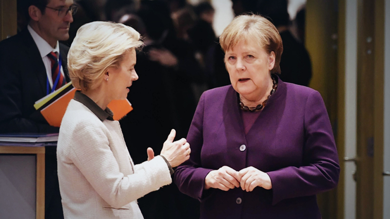 Angela Merkel, Germany's chancellor (center) speaks with Ursula von der Leyen, president of the European Commission, ahead of roundtable talks at an EU leaders summit in Brussels on Feb. 20, 2020. MUST CREDIT: Bloomberg photo by Geert Vanden Wijngaert.
