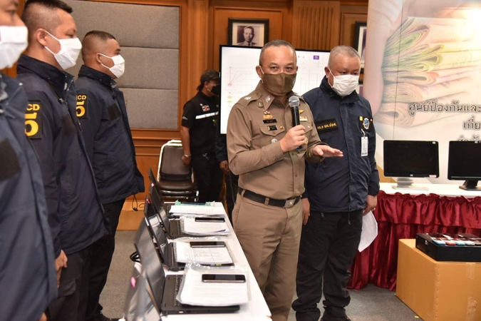 Five Chinese nabbed in loan-shark investigation Five Chinese nabbed in loan-shark investigation