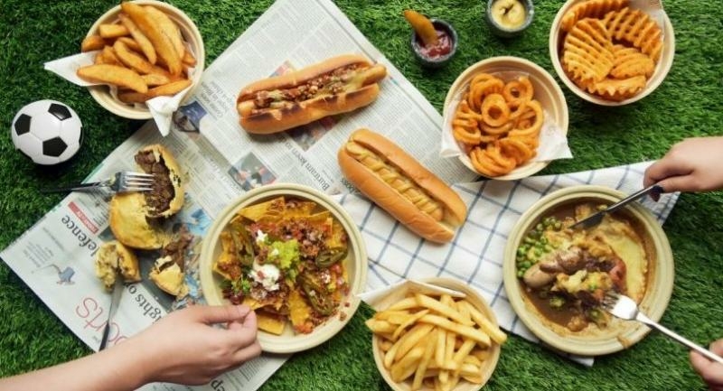 Teens wolf down fast food at least once a week as deliveries heat up by 38%: survey Teens wolf down fast food at least once a week as deliveries heat up by 38%: survey