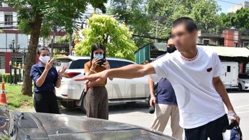Police hunt for Volvo driver for crushing pregnant woman to death Police hunt for Volvo driver for crushing pregnant woman to death