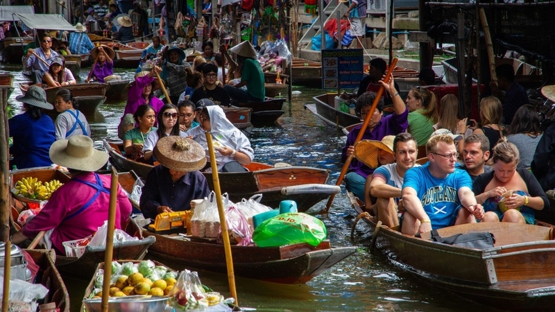TAT offers free boat rides as part of campaign to bring tourists back to Damnoen Saduak TAT offers free boat rides as part of campaign to bring tourists back to Damnoen Saduak