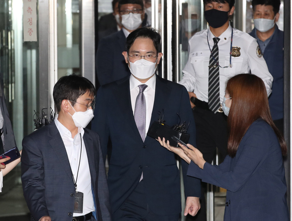 Samsung heir wins public backing in legal battle, but uncertainty remains Samsung heir wins public backing in legal battle, but uncertainty remains