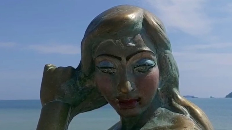 Songkhla’s mermaid back in spotlight – this time with a painted face Songkhla’s mermaid back in spotlight – this time with a painted face