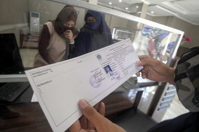 How the COVID-19 pandemic will leave more young people unemployed in Indonesia How the COVID-19 pandemic will leave more young people unemployed in Indonesia