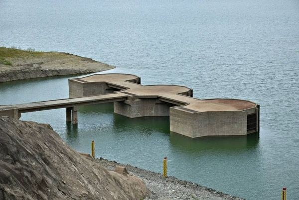 Drought hits Sirikit Dam water capacity Drought hits Sirikit Dam water capacity