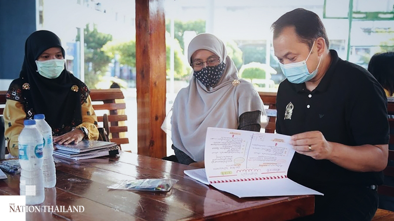 Minister pleased with preparations for Obec exam to hire assistant teachers Minister pleased with preparations for Obec exam to hire assistant teachers