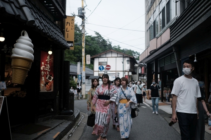 Japan urges urbanites to tour country, sparks virus funnel fear Japan urges urbanites to tour country, sparks virus funnel fear