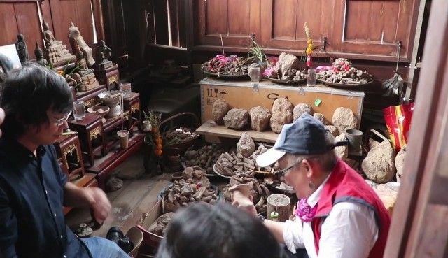 Ang Thong house where "antiques" were found could be archaeological site dating back 3,000 years Ang Thong house where "antiques" were found could be archaeological site dating back 3,000 years