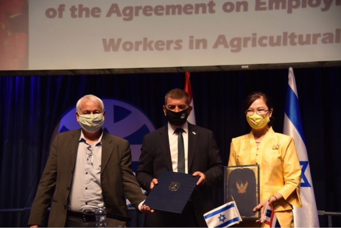 Israel signs pact to recruit 25,000 more Thai workers Israel signs pact to recruit 25,000 more Thai workers