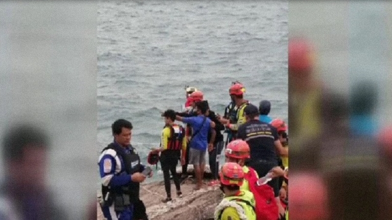 Hunt continues for Myanmar man swept to sea in Phuket Hunt continues for Myanmar man swept to sea in Phuket
