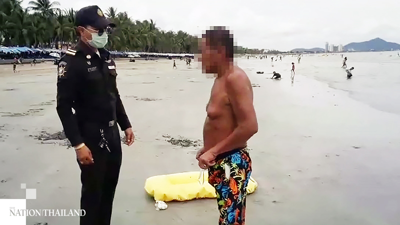 Bang Saen’s nature-loving ‘Uncle Samran’ told to cover up Bang Saen’s nature-loving ‘Uncle Samran’ told to cover up