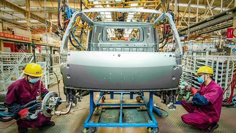 Workers assemble an automobile in JAC Motors' Shandong factory on June 30, 2020. [Photo/Sipa]