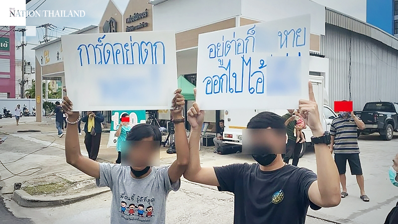 Man accuses Rayong police of manhandling, hitting him with three charges for slamming PM Man accuses Rayong police of manhandling, hitting him with three charges for slamming PM