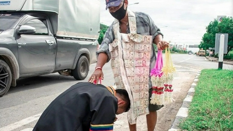 Garland-seller’s son offers lesson in humility Garland-seller’s son offers lesson in humility