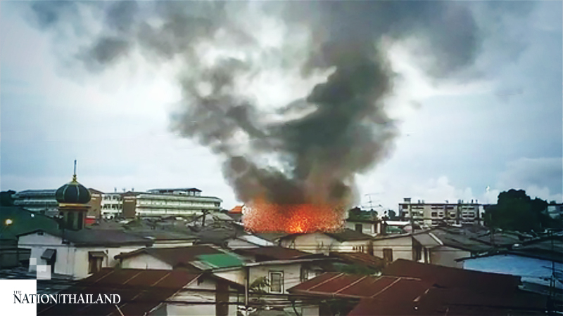 Three hurt after fire breaks out in Khlong Toei slum Three hurt after fire breaks out in Khlong Toei slum