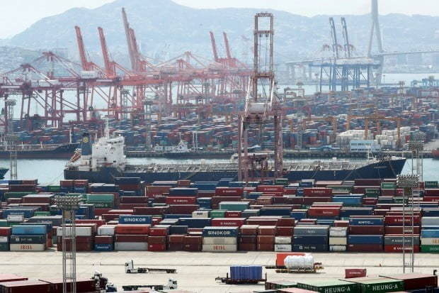 S. Korea's economy shrinks 2.9% in Q2, worst since 1997 financial crisis S. Korea's economy shrinks 2.9% in Q2, worst since 1997 financial crisis