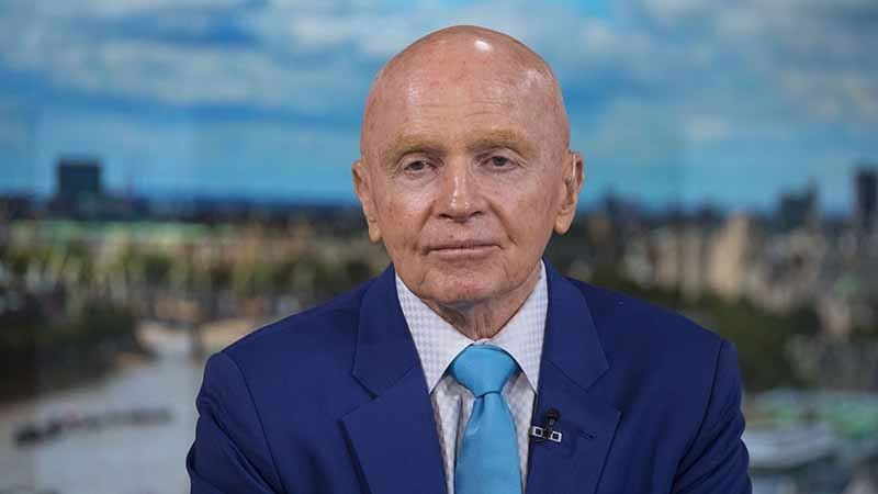 Gold tops $1,900 as veteran Mobius says buy now and keep buying Gold tops $1,900 as veteran Mobius says buy now and keep buying